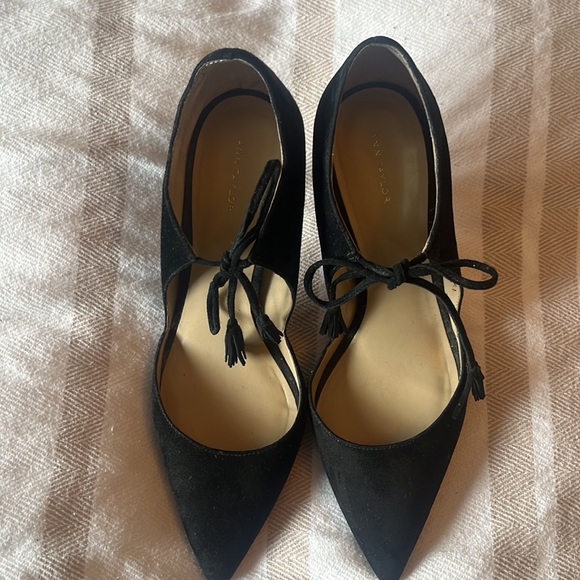 Ann Taylor 9 black suede heels - Picture 3 of 5
